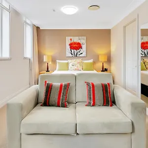 Manor 4*, Brisbane Australia