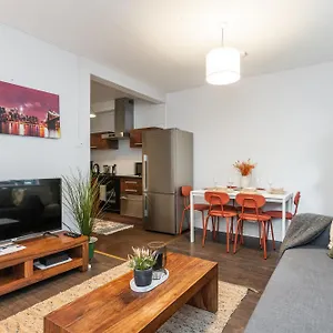 Lovely 2-bed In The Heart Of Apartment