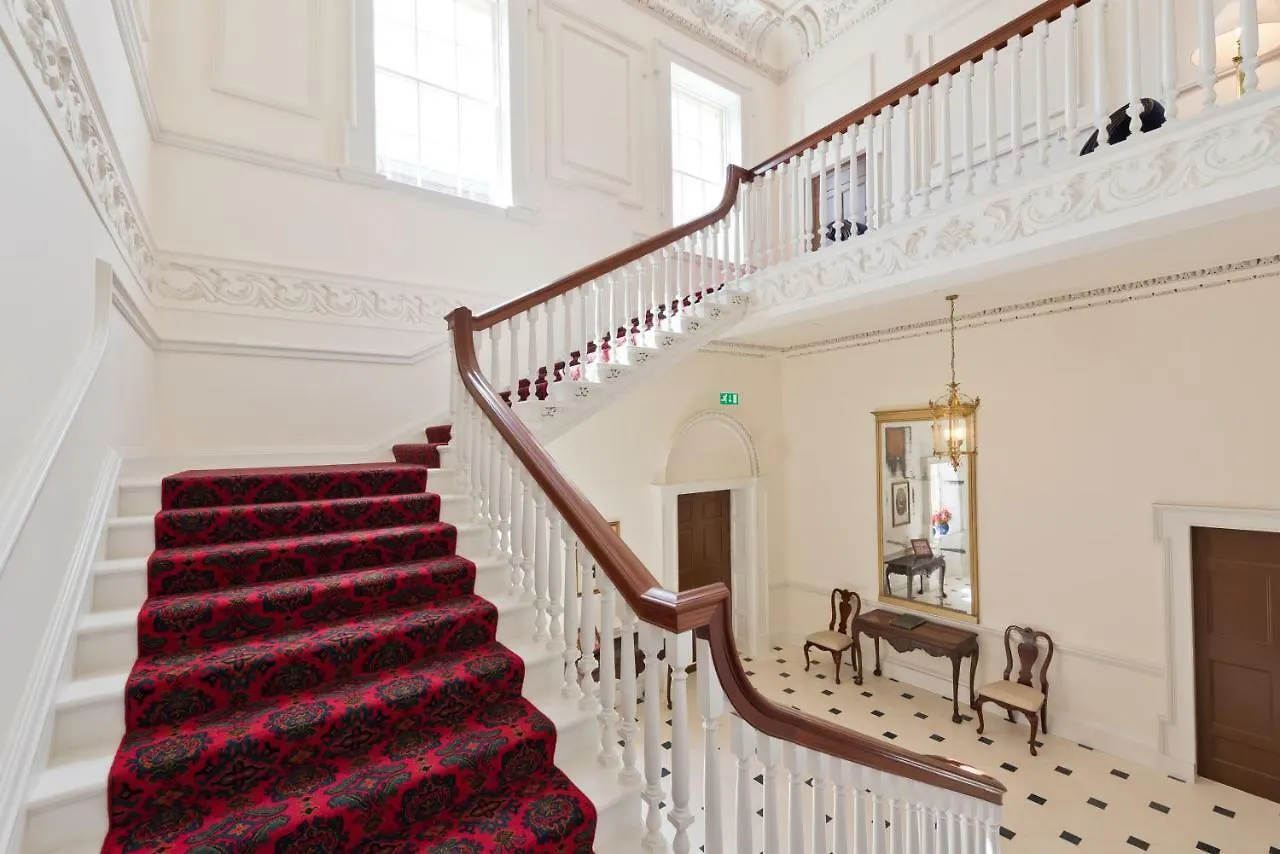 Henrietta Suites City Centre contacts